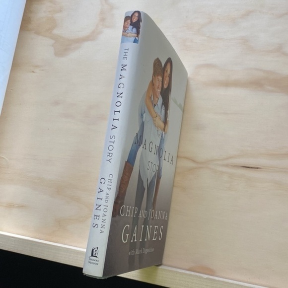 The Magnolia Story- Chip & Joanna Gaines hardcover Book - Picture 2 of 4